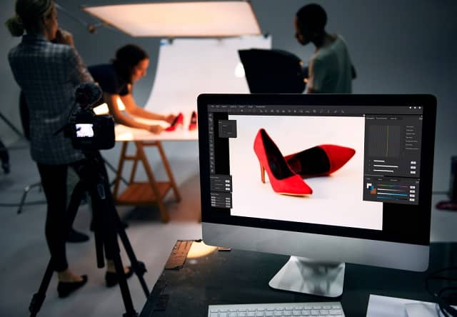 When to Outsource Product Photo Editing? 
